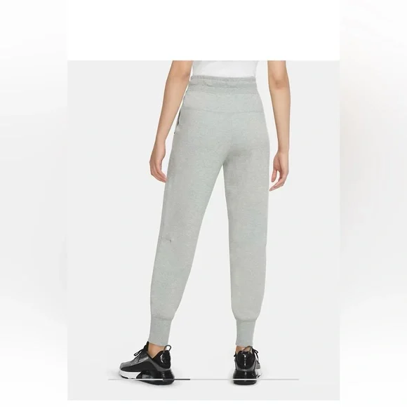 New Women Nike sportwear tech fleece/ size S (4-6) - Picture 3 of 4